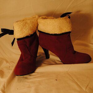 WOMENS SZ 11, RED SANTA BOOTIES WITH BOW